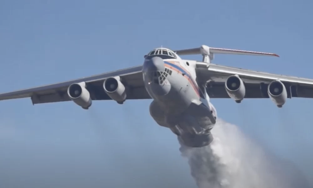 Τα ρωσικά αεροσκάφη Ilyushin Il-76 που ρίχνονται στη μάχη με τις φλόγες